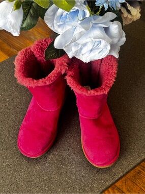 UGG Pink Bailey Bow Boots big kids sz 3